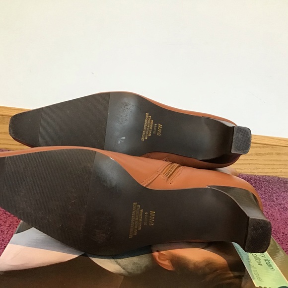 Classique ladies leather wide calf, heeled boots.EUC. - Picture 3 of 6